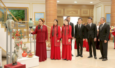 Женщины-керамисты представили работы в городе Аркадаг