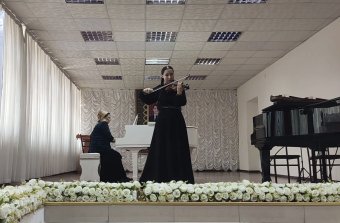 В Лебапской школе искусств состоялся концерт выпускницы Наргис Каримовой
