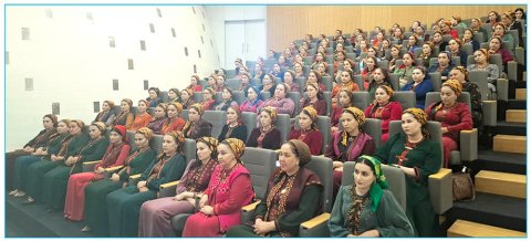 В туркменском обществе женщинам отведено важное место