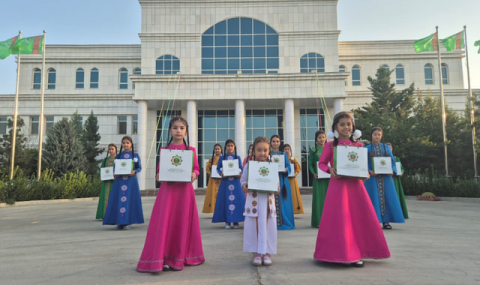 Воспитанники ашхабадского Дворца детей-сирот проводят каникулы в Авазе