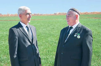 Аширмухаммет Союнов установил рекорд урожайности сорта Sähraýy