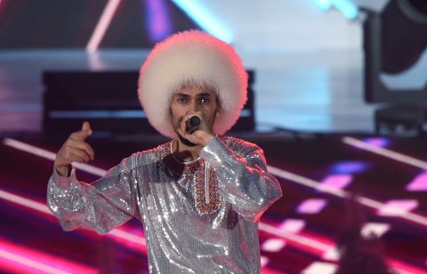 Эмин Расен открыл концертные программы в Ледовом дворце Ашхабада