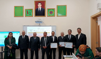 В туркменском институте отметили победителей конкурса STEM-методик