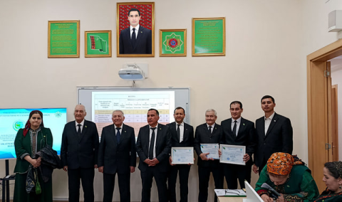 В туркменском институте отметили победителей конкурса STEM-методик