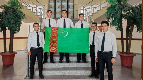 Школьники Туркменистана поборются на мировом турнире по робототехнике в Панаме 