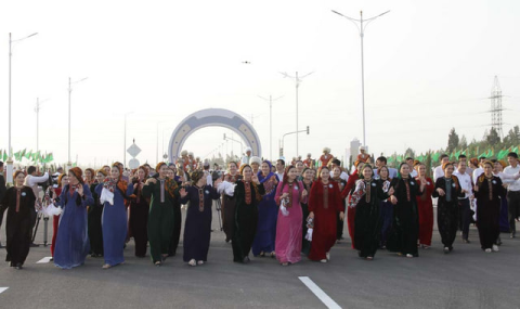 В Туркменистане в городе Аркадаг прошло открытие проспекта и транспортного моста