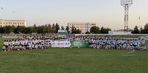В Туркменистане прошёл футбольный праздник для юных спортсменов
