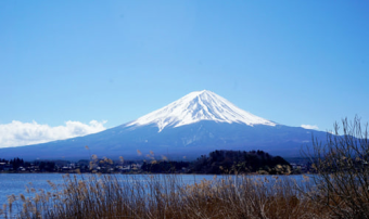 В Японии запустили туристический поезд к горе Фудзи
