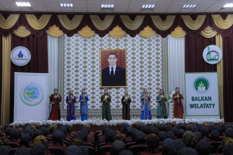 В Балканабате прошёл конкурс «Длинные волосы — тонкая душа»