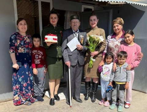 В Туркменабаде отметили 95-летний юбилей ветерана ВОВ  