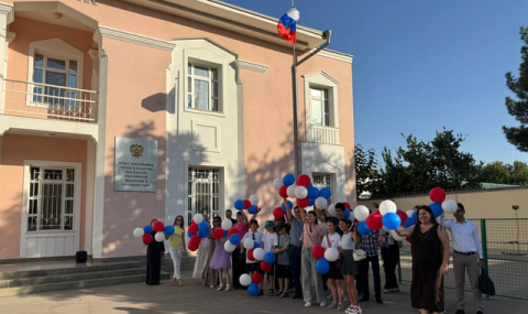 В Ашхабаде прошла торжественная церемония поднятия флага России