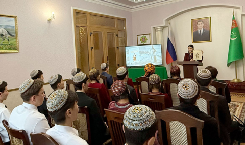 В Астрахани представили книгу Президента Туркменистана о Махтумкули Фраги