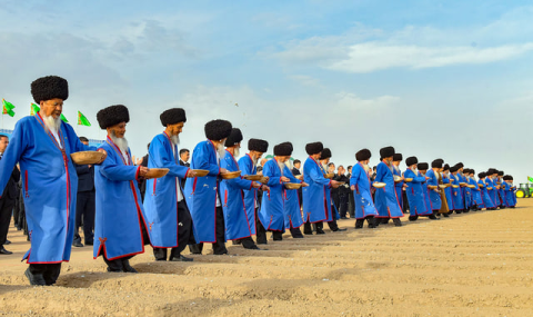 В Туркменистане началась кампания по севу хлопчатника