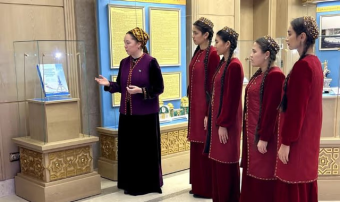 В Ашхабаде студенты МУГНиР посетили обновленный Музей нейтралитета