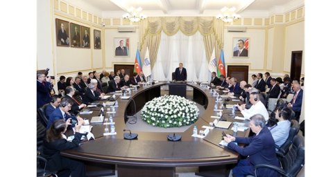 Туркменские учёные укрепляют научные связи на юбилее Академии наук Азербайджана