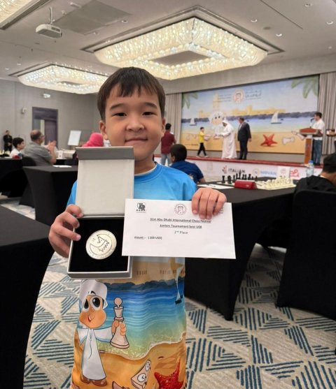Туркменский шахматист завоевал серебро на международном турнире в Абу-Даби
