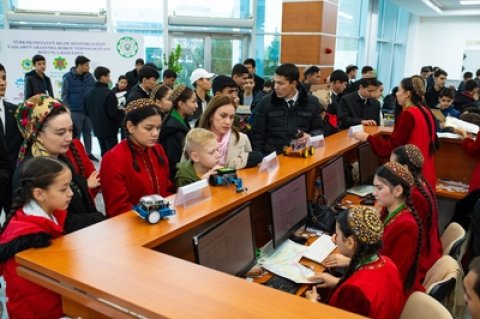 Молодежь Туркменистана приняла участие в конкурсе по робототехнике