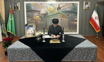 Глава МИД Туркменистана оставил запись в книге соболезнований в посольстве Ирана