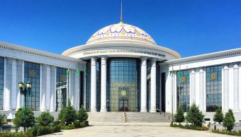 Американский эксперт провела семинар по STEM в Туркменистане