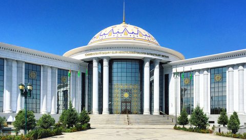 Американский эксперт провела семинар по STEM в Туркменистане