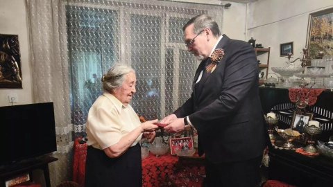 В Ашхабаде ветераны получили медали к 80-летию Великой Победы