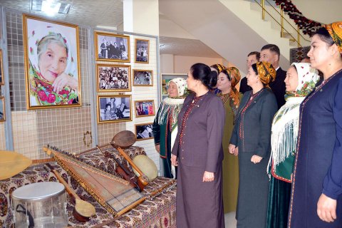 Торжества в честь 95-летия Медениет Шахбердыевой прошли в Туркменистане