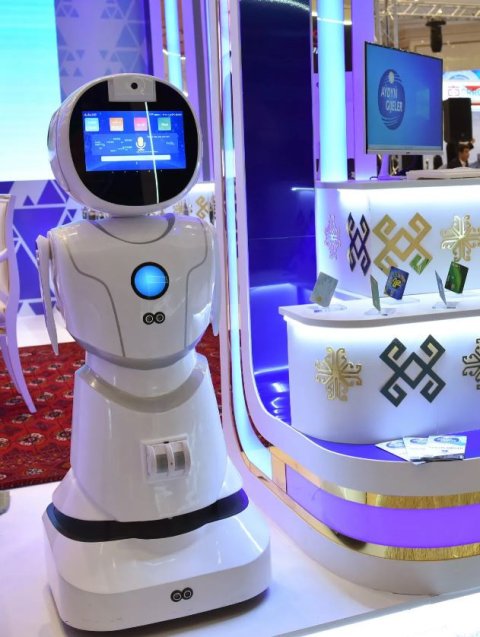 На выставке «Türkmentel – 2025» представлены роботы, говорящие по-туркменски