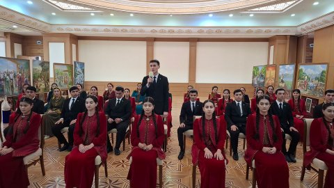 В Ашхабаде молодёжь обсудила нейтральный путь Туркменистана 