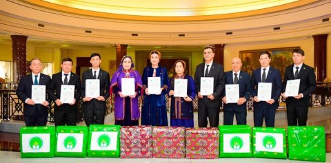 Талантливые туркменские ювелиры удостоены звания «Народный мастер прикладного искусства»