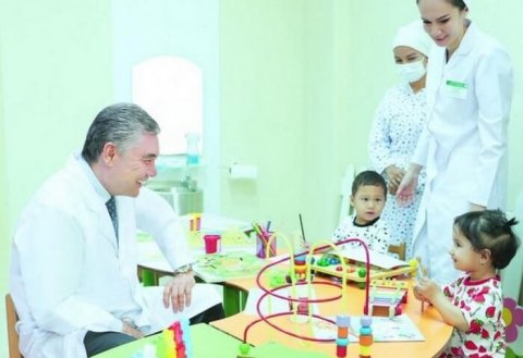Благотворительный фонд имени Гурбангулы Бердымухамедова помогает детям