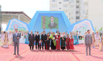 В Ашхабаде многодетные матери получили ключи от новых квартир