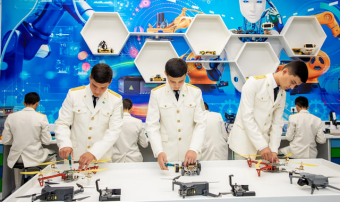 В Ашхабаде в школе имени Бердымухамеда Аннаева провели чемпионат по робототехнике