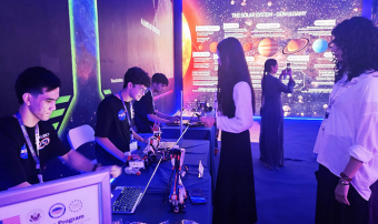 Американский центр представил космическую площадку на Kids Expo