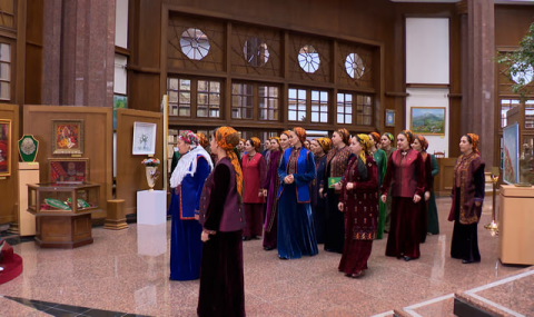 В Ашхабаде открылась экспозиция о школе рукоделия Огулабат эдже