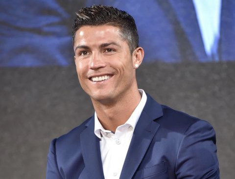 Криштиану Роналду  отмечает свой 41-й день рождения   