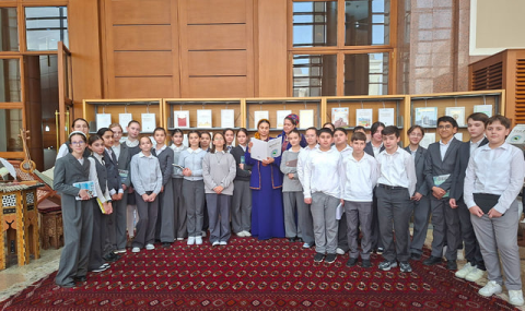 Учащиеся туркмено-российской школы посетили государственную библиотеку