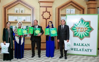 В Балканабате наградили победителей творческого конкурса