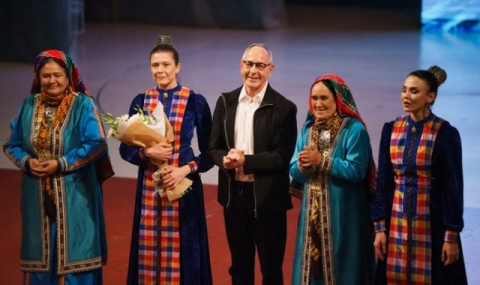 Туркменские артисты выступают в рамках проекта «Танцуй Туркменистан!» в Алматы