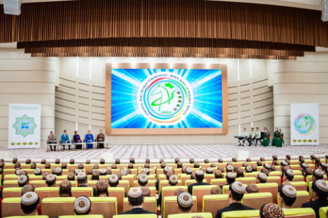 В Ашхабаде воспивают образ ахалтекинского скакуна в искусстве и творчестве