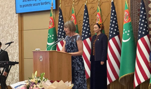 Посол США поблагодарила Туркменистан за помощь в эвакуации граждан из Ирана