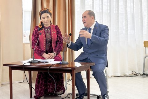 В Ашхабаде состоялась творческая встреча с композитором Мамметсапаром Тойлиевым