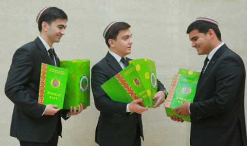 Молодёжь Туркменистана отметили за достижения в науке и спорте