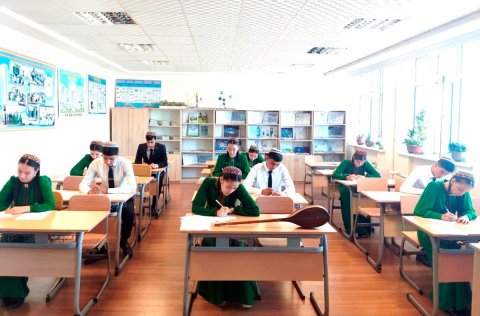 Юные поэты Балканского велаята приняли участие в творческом конкурсе  