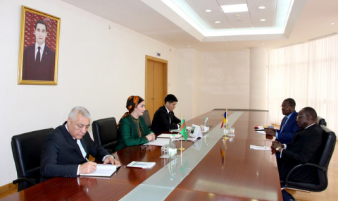 Посол Чада в Туркменистане передал копии верительных грамот