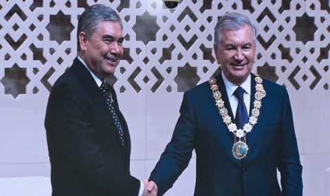 Президент Узбекистана награждён Орденом «За вклад в развитие сотрудничества» Туркменистана