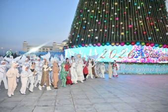 Ашхабад и велаяты Туркменистана украшаются к празднованию Нового 2026 года
