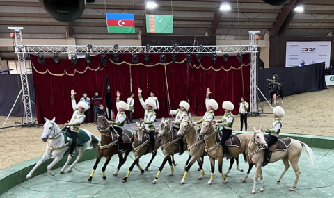 Туркменская конная группа «Галкыныш» выступила в Баку
