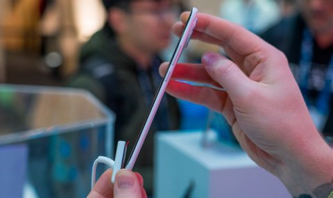 Tecno представила ультратонкий смартфон Spark Slim