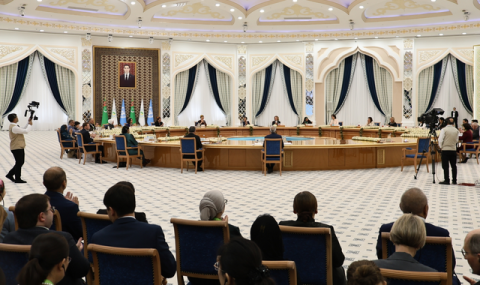 В Аркадаге была представлена политика Кыргызстана в области защиты прав детей