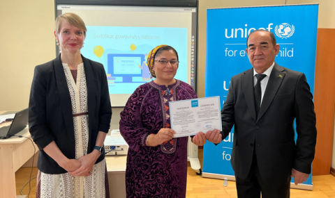 В Туркменистане завершили пилотную программу ЮНИСЕФ по поддержке родителей